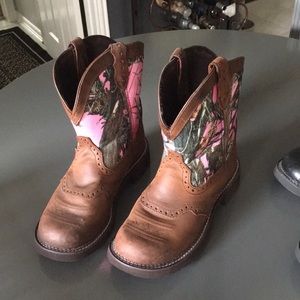 Justin Ropers. Ladies size 9 medium.